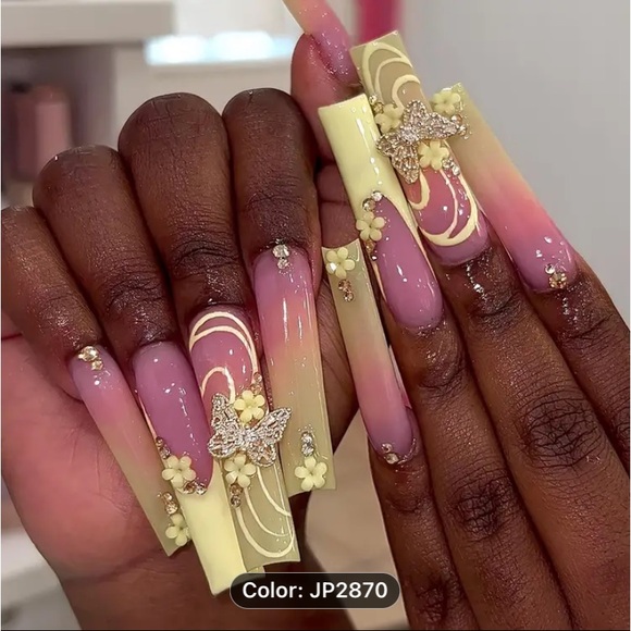 Press on nails cute look - Picture 1 of 3